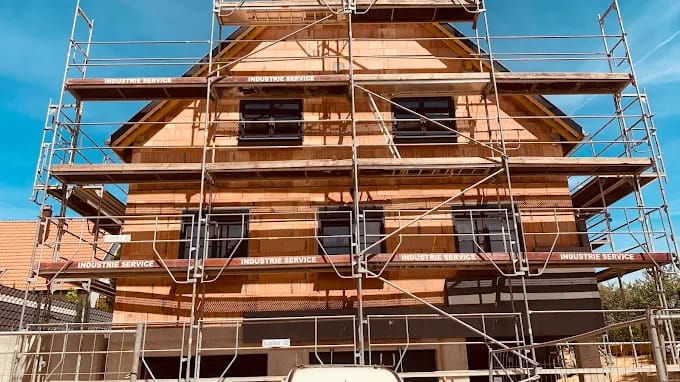 Chantier de façade — Préparation et mise en peinture